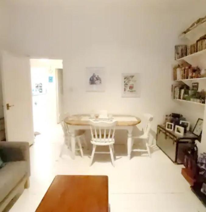Centrel To London Single Bed Room Quiet Home With Host And Breakfast Exterior photo